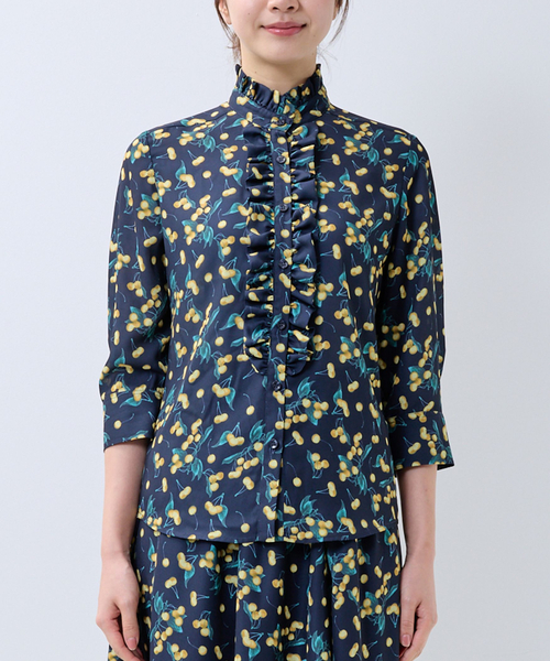 NARACAMICIE(ナラカミーチェ)の「【NARACAMICIE】チェリー柄フリル七分袖ブラウス(シャツ/ブラウス・レディース・ブルー/ネイビー・S/L/M)」の3枚目の写真