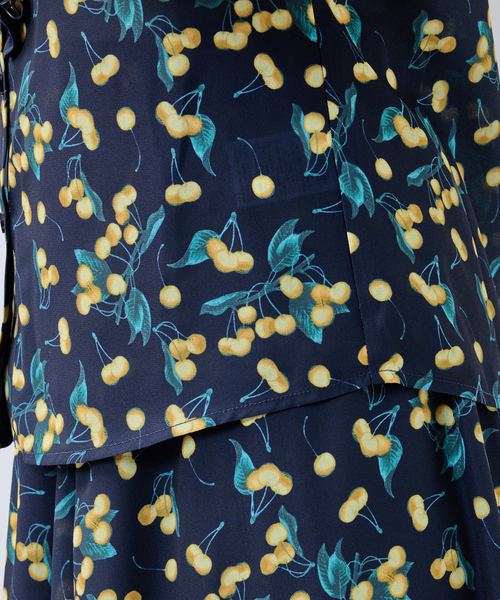 NARACAMICIE(ナラカミーチェ)の「【NARACAMICIE】チェリー柄フリル七分袖ブラウス(シャツ/ブラウス・レディース・ブルー/ネイビー・S/L/M)」の9枚目の写真