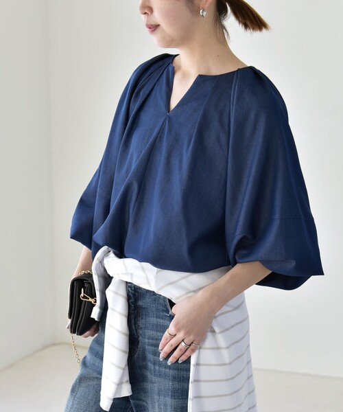 quaranciel(カランシエル)の「quaranciel:〈洗濯機可能〉ツイル スキッパー ボリューム ブラウス(シャツ/ブラウス・レディース・ホワイト/ブルー・ONE SIZE)」の1枚目の写真