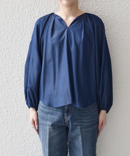 quaranciel(カランシエル)の「quaranciel:〈洗濯機可能〉ツイル スキッパー ボリューム ブラウス(シャツ/ブラウス・レディース・ホワイト/ブルー・ONE SIZE)」の3枚目の写真