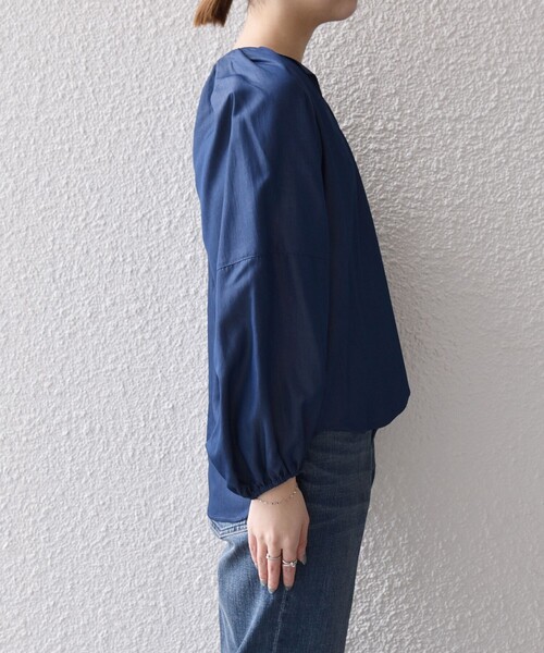 quaranciel(カランシエル)の「quaranciel:〈洗濯機可能〉ツイル スキッパー ボリューム ブラウス(シャツ/ブラウス・レディース・ホワイト/ブルー・ONE SIZE)」の4枚目の写真