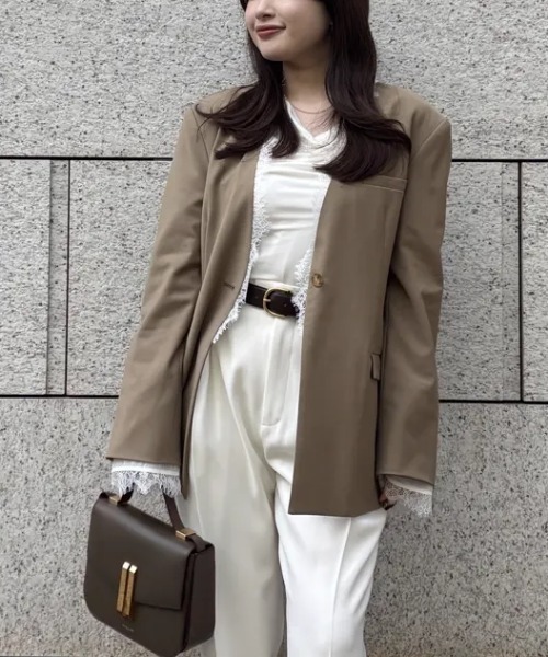 anuans（アニュアンス）の「レーストリムノーカラージャケット（ノーカラージャケット・レディース・ベージュ/ブラック・FREE）」の2枚目の写真