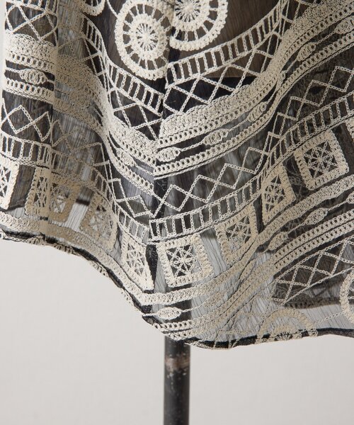 ear PAPILLONNER（イアパピヨネ）の「シアー刺繍ブラウス【SUM1 STYLE】（シャツ/ブラウス・レディース・ホワイト/ブラック・FREE）」の3枚目の写真