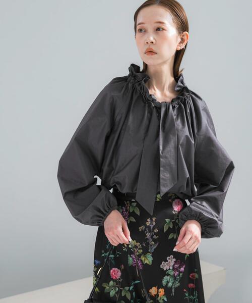 URBAN RESEARCH ROSSO WOMEN（アーバンリサーチ　ロッソ）の「フリルネックシャツブラウス（シャツ/ブラウス・レディース・パープル系その他/ホワイト/チャコールグレー・FREE）」の2枚目の写真