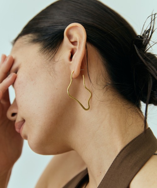 DRWCYS（ドロシーズ）の「ウェーブニュアンスピアス（ピアス（両耳用）・レディース・ゴールド/シルバー・FREE）」の8枚目の写真