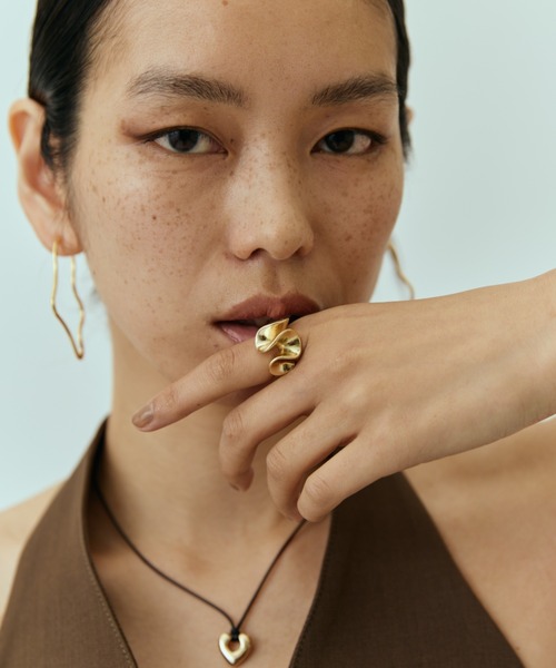 DRWCYS（ドロシーズ）の「ウェーブニュアンスピアス（ピアス（両耳用）・レディース・ゴールド/シルバー・FREE）」の10枚目の写真