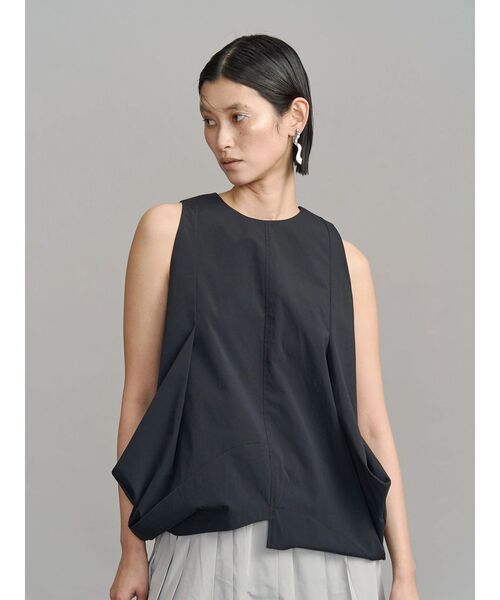 UN3D.（アンスリード）の「ROUND BOX COCOON TOP / ラウンドボックスコクーントップ（シャツ/ブラウス・レディース・ブルー/グレー/ブラック/ホワイト・38/36）」の2枚目の写真