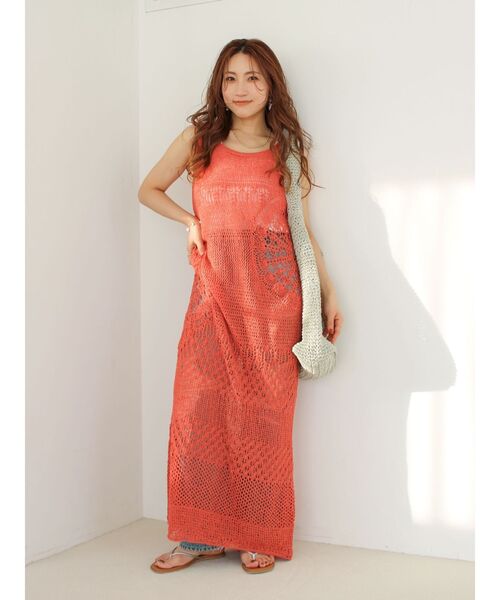 Ungrid(アングリッド)の「透かし編みノースリニットワンピース(ワンピース・レディース・その他1/オレンジ/アイボリー・FREE)」の2枚目の写真