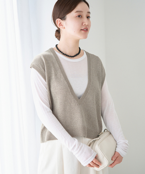 IENA（イエナ）の「コットンwashiニットベスト（ベスト・レディース・ブラック/カーキ・FREE）」の2枚目の写真