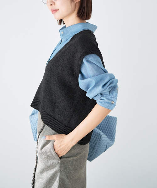 IENA（イエナ）の「コットンwashiニットベスト（ベスト・レディース・ブラック/カーキ・FREE）」の6枚目の写真
