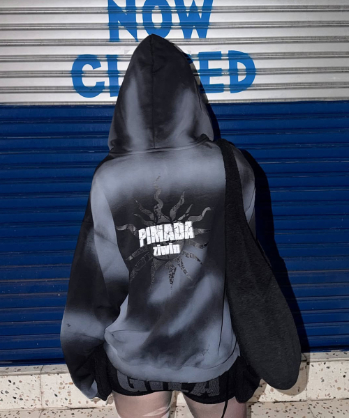 PIMADAZIWIN（ピマダジウィン）の「Aurora Eyes Hood Zip-Up_[Black]（パーカー・レディース・ブラック・LARGE/MEDIUM/X-LARGE）」の4枚目の写真