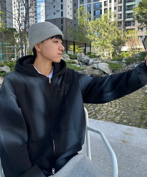 PIMADAZIWIN（ピマダジウィン）の「Aurora Eyes Hood Zip-Up_[Black]（パーカー・レディース・ブラック・LARGE/MEDIUM/X-LARGE）」の6枚目の写真