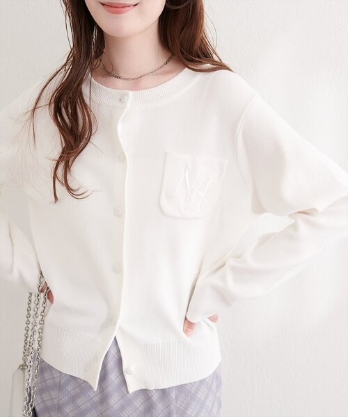 natural couture（ナチュラルクチュール）の「ロゴ刺繍ポケットカーディガン（カーディガン/ボレロ・レディース・ネイビー/ライム/レッド/チャコールグレー/オフホワイト・FREE）」の2枚目の写真