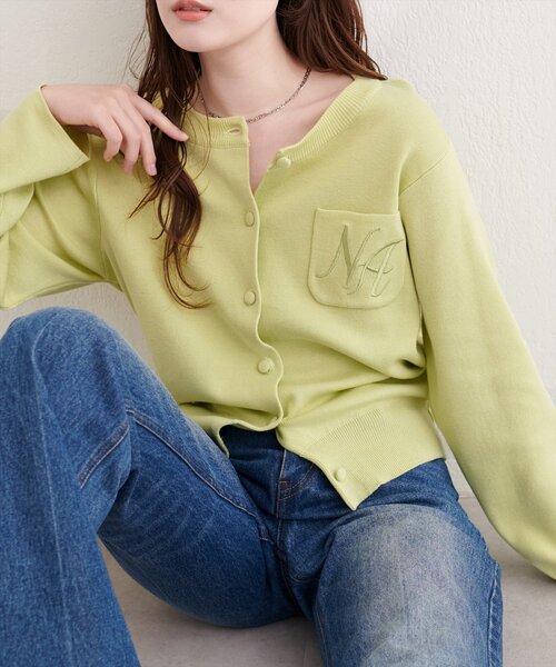 natural couture（ナチュラルクチュール）の「ロゴ刺繍ポケットカーディガン（カーディガン/ボレロ・レディース・ネイビー/ライム/レッド/チャコールグレー/オフホワイト・FREE）」の4枚目の写真
