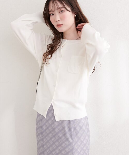 natural couture（ナチュラルクチュール）の「ロゴ刺繍ポケットカーディガン（カーディガン/ボレロ・レディース・ネイビー/ライム/レッド/チャコールグレー/オフホワイト・FREE）」の13枚目の写真