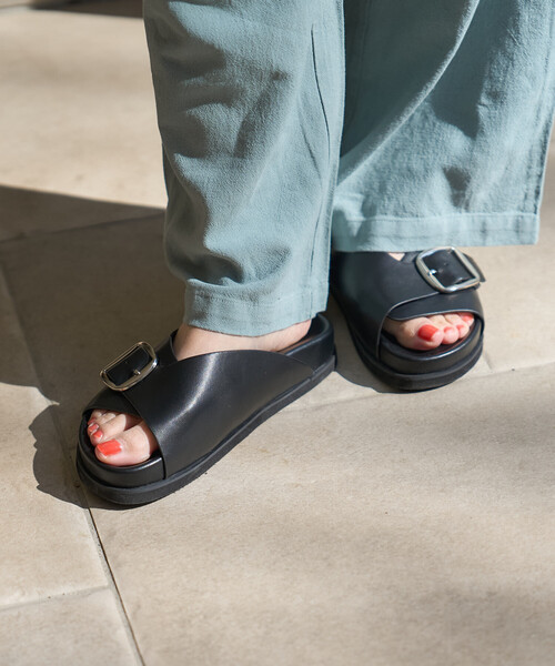 FREAK'S STORE(フリークスストア)の「バックル付き フラットサンダル(サンダル・レディース・ブラウン/レオパード/ブラック/シルバー・36/37/38)」の12枚目の写真