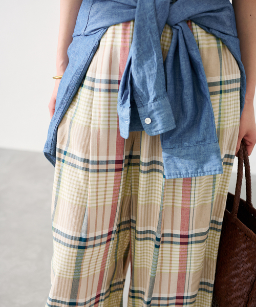 FRAMeWORK(フレームワーク)の「BIGチェックイージーワイドパンツ(スラックス・レディース・イエロー/ブルー系その他・38/36)」の2枚目の写真