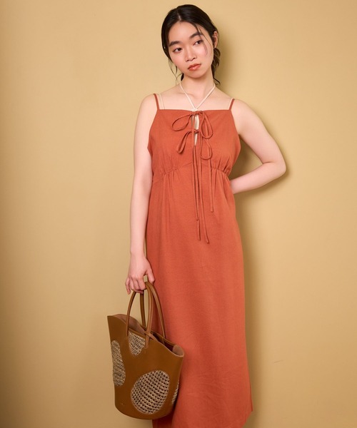 mysty woman（ミスティウーマン）の「Wリボンキャミワンピース 666538（ワンピース・レディース・ダークオレンジ/ブラック/ベージュ・FREE）」の3枚目の写真