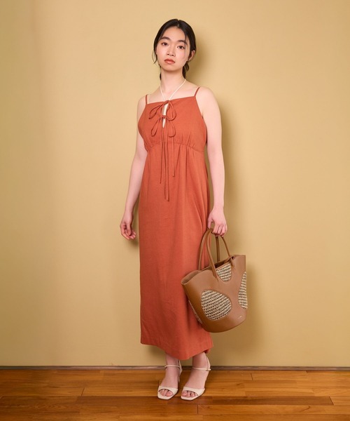 mysty woman（ミスティウーマン）の「Wリボンキャミワンピース 666538（ワンピース・レディース・ダークオレンジ/ブラック/ベージュ・FREE）」の10枚目の写真