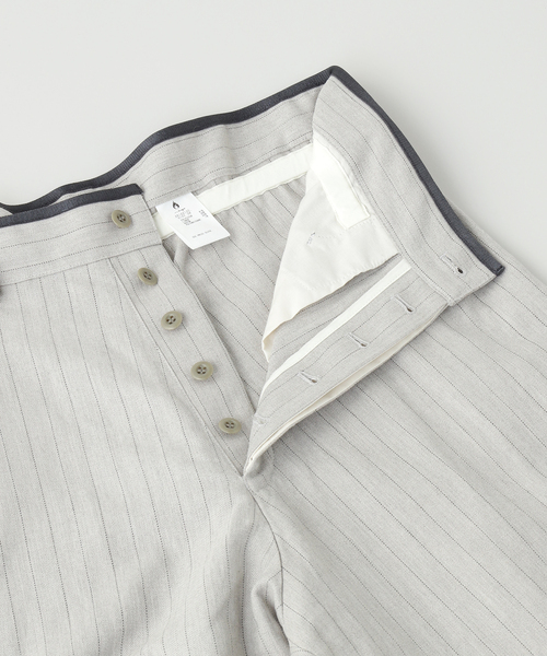 m's braque(エムズブラック)の「m’s braque(エムズ ブラック) 別注 Gatherd Waist Stripe パンツ(スラックス・メンズ・アイボリー・36/38)」の3枚目の写真