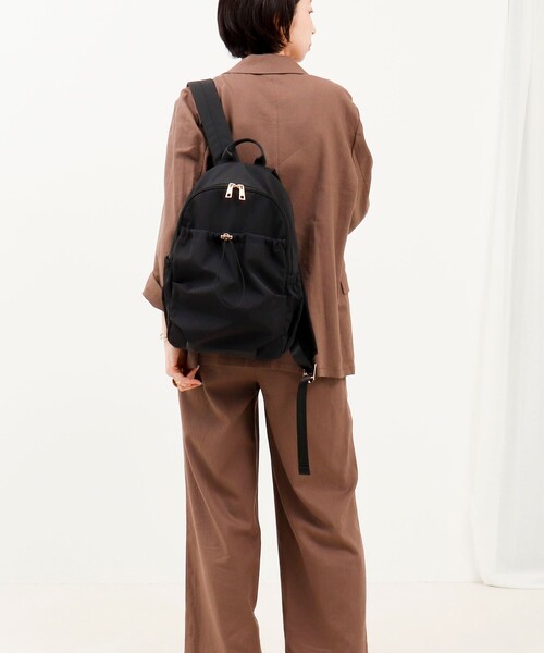 MICO COULIER(ミコクリエ)の「GATHERED NYLON BACKPACK(バックパック/リュック・レディース・ブラック/ライトグレー・FREE)」の5枚目の写真