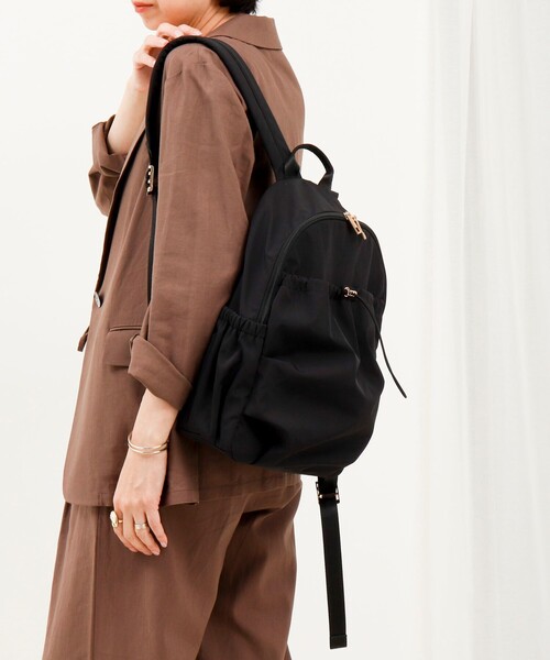 MICO COULIER(ミコクリエ)の「GATHERED NYLON BACKPACK(バックパック/リュック・レディース・ブラック/ライトグレー・FREE)」の6枚目の写真