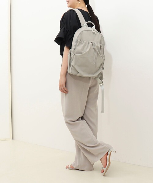 MICO COULIER(ミコクリエ)の「GATHERED NYLON BACKPACK(バックパック/リュック・レディース・ブラック/ライトグレー・FREE)」の9枚目の写真