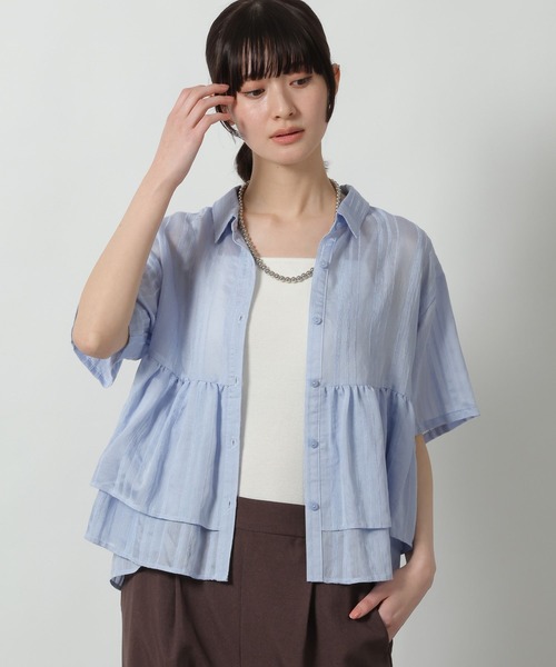 LAKOLE(ラコレ)の「モールストライプフリルシャツ / 657238(シャツ/ブラウス・レディース・テラコッタ/ブルー/ブラック/アイボリー・FREE)」の4枚目の写真