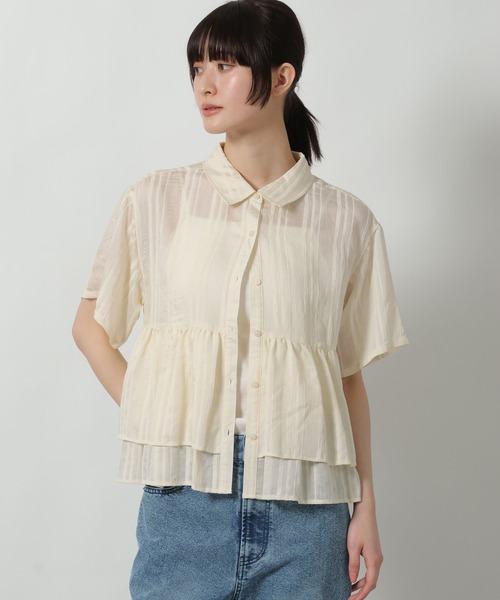 LAKOLE(ラコレ)の「モールストライプフリルシャツ / 657238(シャツ/ブラウス・レディース・テラコッタ/ブルー/ブラック/アイボリー・FREE)」の2枚目の写真