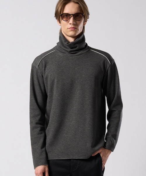 wjk（ダヴルジェイケイ）の「mlt5663- back boa cut-off highneck ハイネックカットソー(7143 pe57j)（Tシャツ/カットソー・メンズ・ブラック/ホワイト/チャコール・S/M/L/XL）」の3枚目の写真