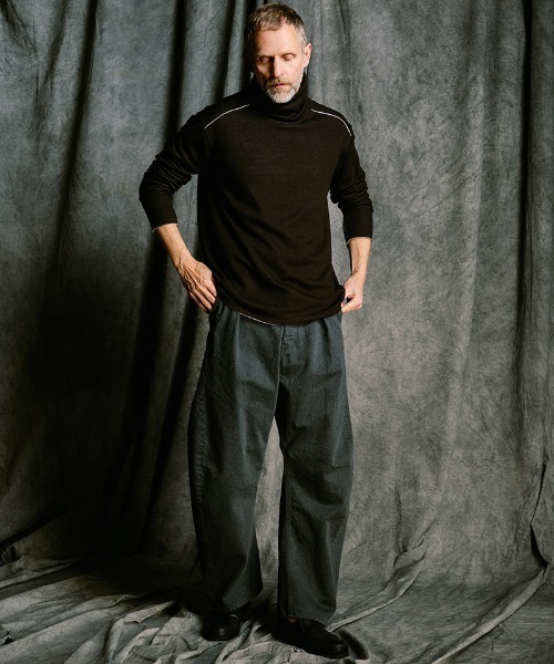 wjk（ダヴルジェイケイ）の「mlt5663- back boa cut-off highneck ハイネックカットソー(7143 pe57j)（Tシャツ/カットソー・メンズ・ブラック/ホワイト/チャコール・S/M/L/XL）」の8枚目の写真