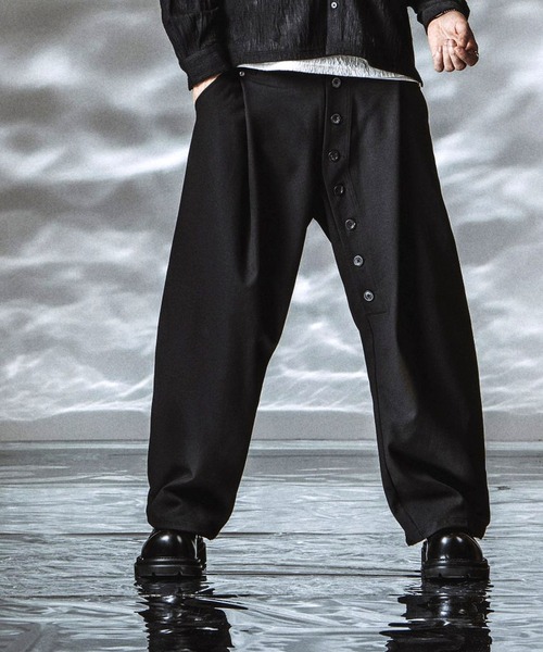 NO ID.(ノーアイディ)の「【NO ID.】Extended Trousers / エクステンデッド トラウザーズ(その他パンツ・メンズ・ブラック/グレー・2/1)」の5枚目の写真