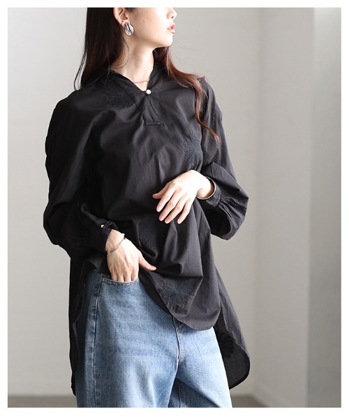 Sawa a la mode(サワアラモード)の「花柄刺繍スキッパーチュニックシャツ(チュニック・レディース・ホワイト系/ブラック・FREE)」の18枚目の写真