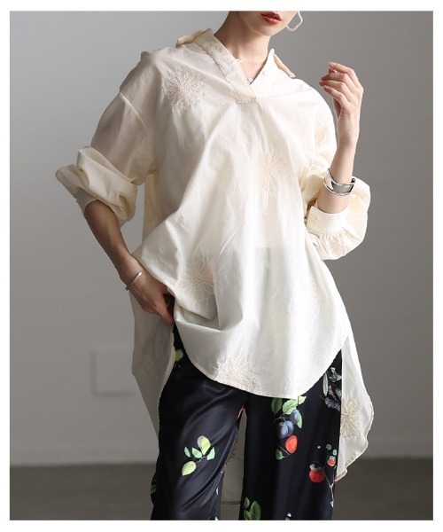 Sawa a la mode(サワアラモード)の「花柄刺繍スキッパーチュニックシャツ(チュニック・レディース・ホワイト系/ブラック・FREE)」の10枚目の写真