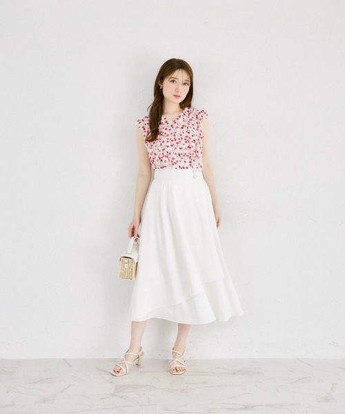 tocco closet（トッコ　クローゼット）の「ウエストビジューボタン付きミモレ丈ラップスカート（スカート・レディース・オフホワイト/ブルー/ピンク・M）」の4枚目の写真