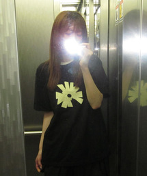 リバー フラワー 半袖Tシャツ - ブラック