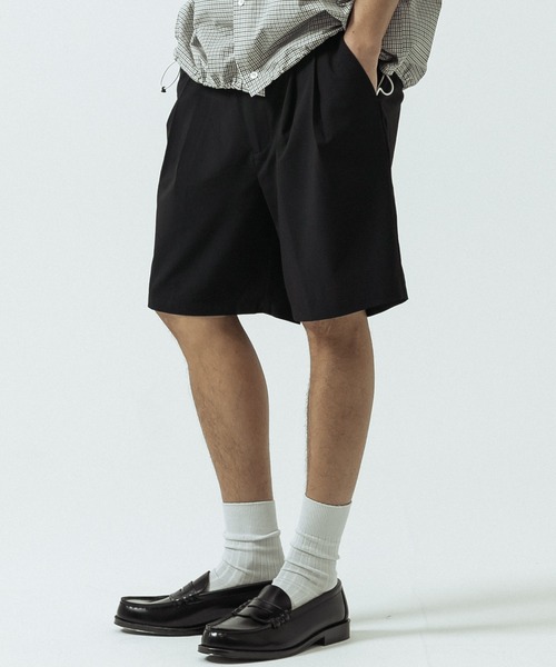 SLICK(スリック)の「【SLICK/スリック】T/R Stretch Two Tuck Easy Shorts/T/Rストレッチツータックイージーショーツ(その他パンツ・メンズ・ブラック/チャコールグレー・1/2/3)」の1枚目の写真