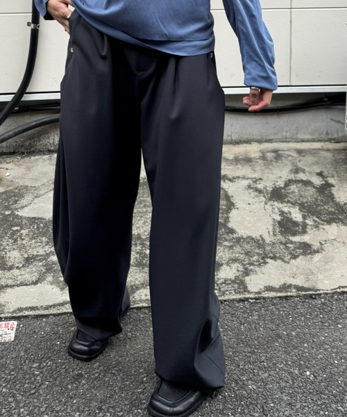 CONZ(コンズ)の「summer carve leg trousers super 110/Super 110s/バレルレッグシルエット/バルーンシルエット/NVRFRGT(スラックス・メンズ・ライトグレー/ブルーグレー/ブラック/ストライプ/ライトブラウン/ネイビー×ホワイト/ダークグレー/カーキ・1/3/2)」の3枚目の写真