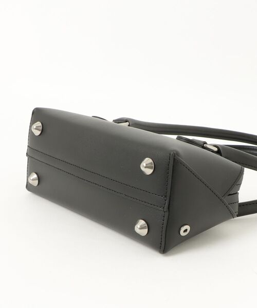 MM6 Maison Margiela(エムエムシックス メゾン マルジェラ)の「NEW BAULETTO J MINI SB6ZH0039(ショルダーバッグ・メンズ・ブラック・FREE)」の3枚目の写真