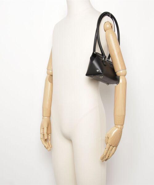 MM6 Maison Margiela(エムエムシックス メゾン マルジェラ)の「NEW BAULETTO J MINI SB6ZH0039(ショルダーバッグ・メンズ・ブラック・FREE)」の5枚目の写真