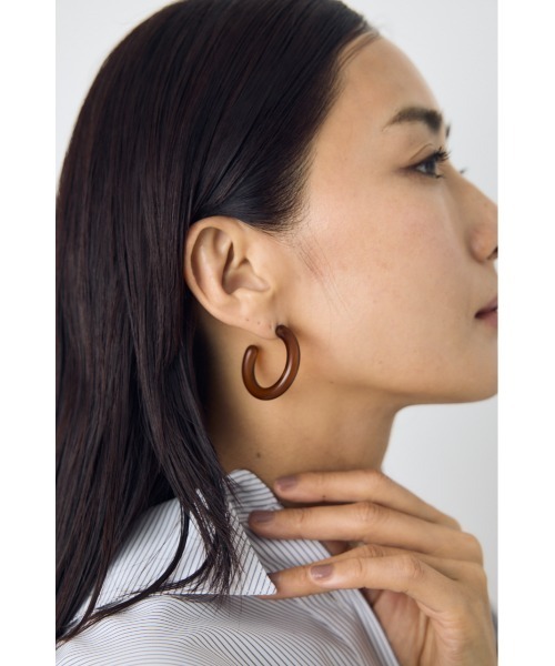 AZUL by moussy（アズールバイマウジー）の「アクリルフープピアス（ピアス（両耳用）・レディース・ブラウン/クリア・FREE）」の3枚目の写真