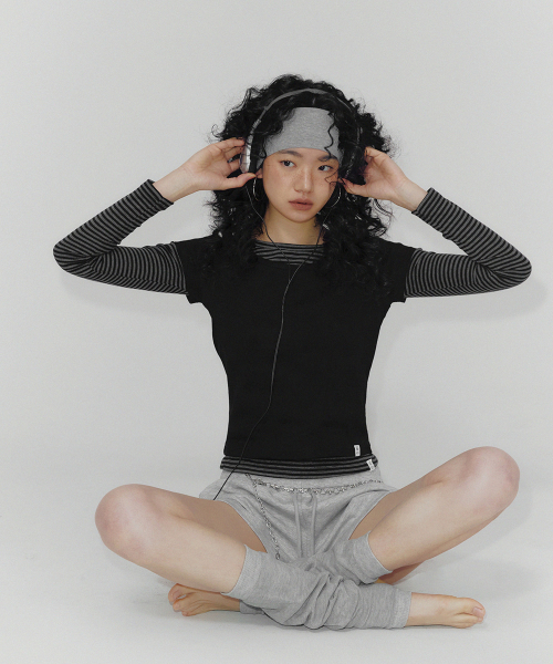 TWEE(トゥウィー)の「エリートベーシックUネッククロップ半袖Tシャツ(Tシャツ/カットソー・レディース・グレー/アイボリー/ブラック・SMALL/MEDIUM)」の4枚目の写真