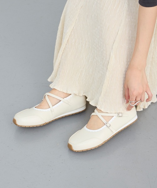 【新品 未使用】メタモルフォーゼ プレート付スカラップバッグ（オフホワイト色） forksy.】スカラップ クロスストラップ メリージェーン スニーカー