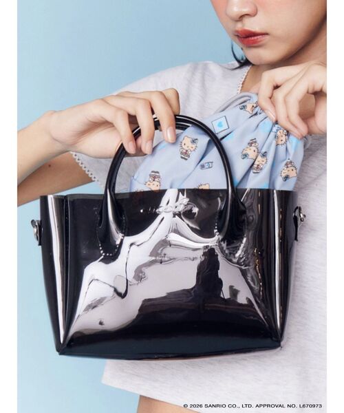 sanrio(サンリオ)の「【日焼けHello Kitty×EMODA】CLEAR SHOULDER BAG(ハンドバッグ・レディース・ブラック/ホワイト・FREE)」の2枚目の写真