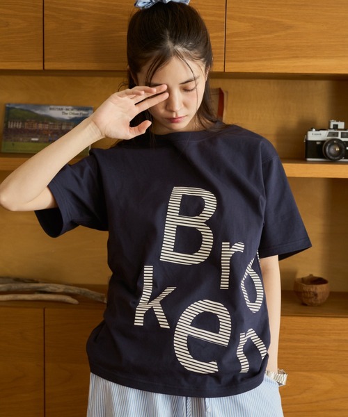 BROKEN BASE(ブロークンベース)の「BrokenBase big logo Tee / BrokenBaseビッグロゴTee(Tシャツ/カットソー・メンズ・ブラック/ネイビー/イエロー/ホワイト・LARGE/SMALL/MEDIUM)」の3枚目の写真