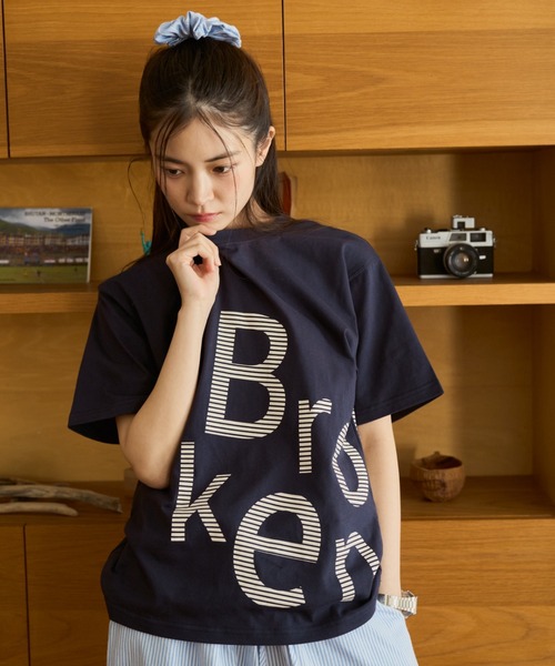 BROKEN BASE(ブロークンベース)の「BrokenBase big logo Tee / BrokenBaseビッグロゴTee(Tシャツ/カットソー・メンズ・ブラック/ネイビー/イエロー/ホワイト・LARGE/SMALL/MEDIUM)」の5枚目の写真