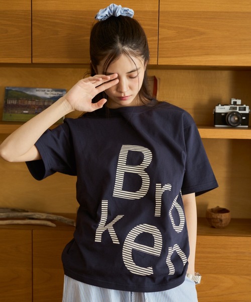 BROKEN BASE(ブロークンベース)の「BrokenBase big logo Tee / BrokenBaseビッグロゴTee(Tシャツ/カットソー・メンズ・ブラック/ネイビー/イエロー/ホワイト・LARGE/SMALL/MEDIUM)」の6枚目の写真