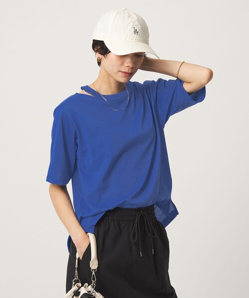 green label relaxing(グリーンレーベルリラクシング)の「デコルテスリット Tシャツ 吸水速乾(Tシャツ/カットソー・レディース・ブラック/ロイヤルブルー/オフホワイト/ダークブラウン・FREE)」の4枚目の写真