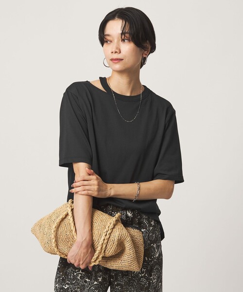 green label relaxing(グリーンレーベルリラクシング)の「デコルテスリット Tシャツ 吸水速乾(Tシャツ/カットソー・レディース・ブラック/ロイヤルブルー/オフホワイト/ダークブラウン・FREE)」の13枚目の写真