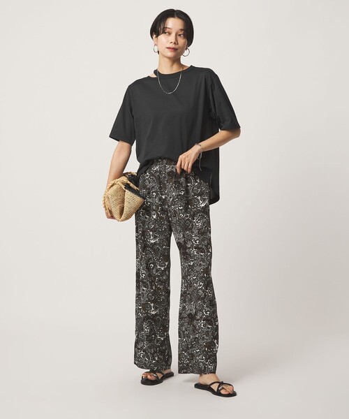 green label relaxing(グリーンレーベルリラクシング)の「デコルテスリット Tシャツ 吸水速乾(Tシャツ/カットソー・レディース・ブラック/ロイヤルブルー/オフホワイト/ダークブラウン・FREE)」の12枚目の写真